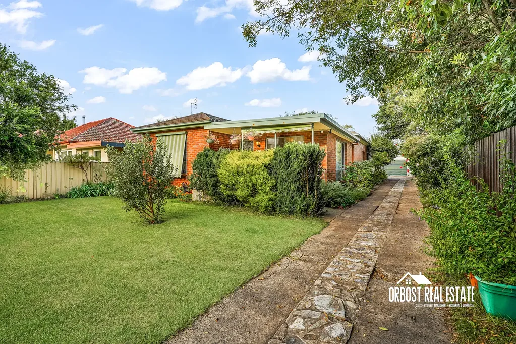 Orbost 2બેડરૂમ VERSATILE BRICK HOME
