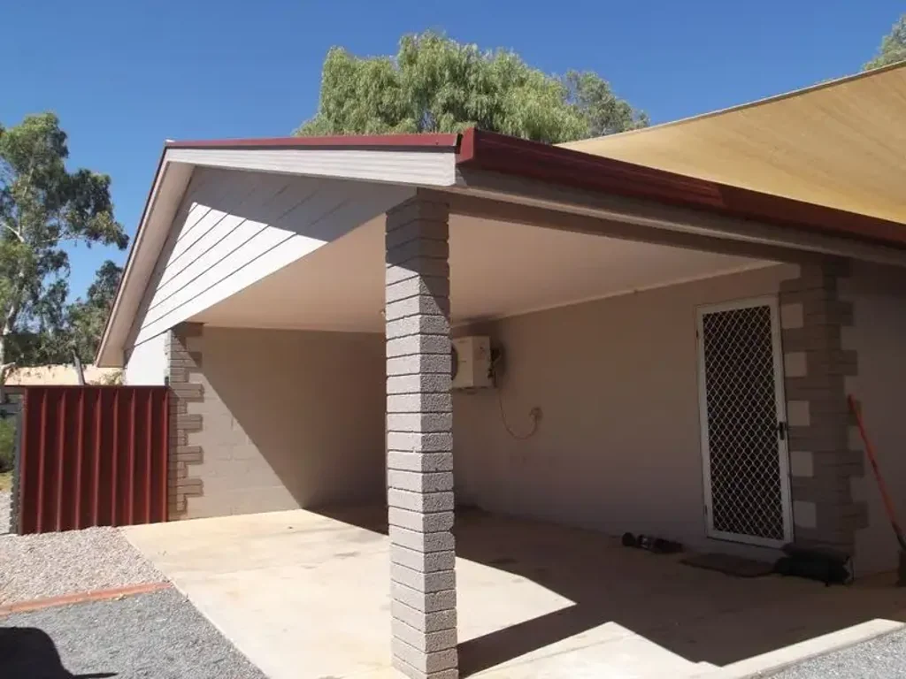2 Bedroom, 1 bathroom unit in Larapinta close to shops and s