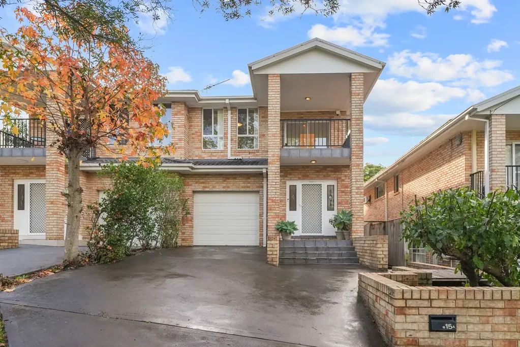 Dundas Valley 4 Bedroom Spacious Family Duplex in a Peaceful Dundas Valley Setting