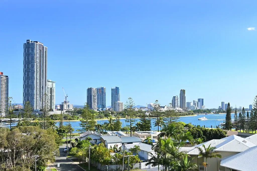 Main Beach 2غرفة نوم SELLERS BOUGHT ELSEWHERE, MUST BE SOLD. 194m2 OF LUXURY LIVING OVERLOOKING THE BROADWATER  - DON'T MISS THIS GOLDEN OPPORTUNTY - ACT NOW!
