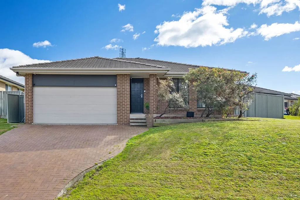 2 Cleveland Street, Cameron Park, NSW 2285