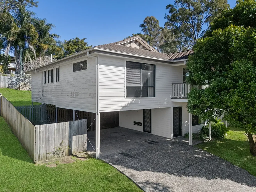 Goodna 4બેડરૂમ Elevated Family Home with Entertainer’s Deck in Leafy Goodna