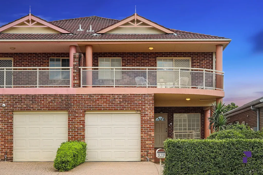 Greenacre 3ਬੈੱਡਰੂਮ Streamlined full brick duplex living with elevated, north-oriented outlooks
