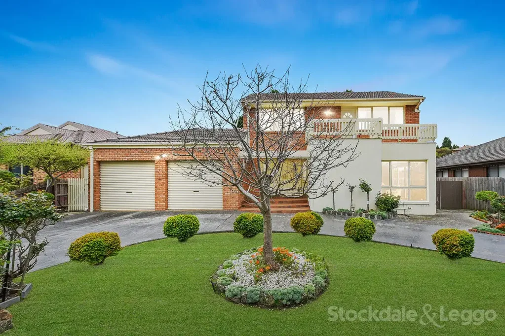 Wheelers Hill 5Zimmer Original grandeur, immaculate presentation on a large block