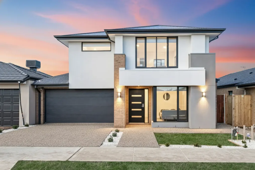 16 Heifer Avenue, Clyde North, VIC 3978