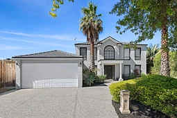 74 Manor Drive, Frankston South