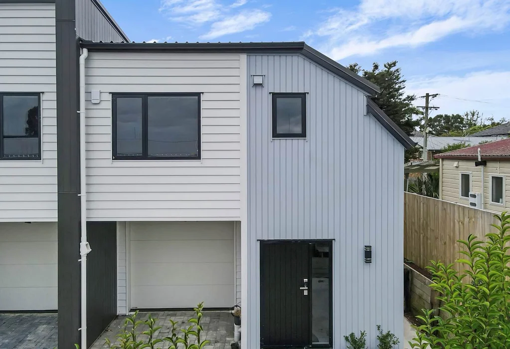 Manurewa 2 Bedroom #GAMEDAY OWNER DEMANDS ACTION - MUST SELL