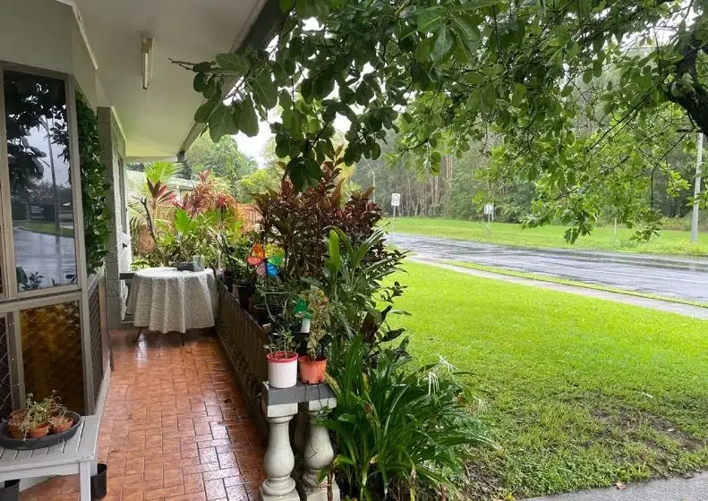Low- Maintenance 2-Bedroom Duplex in Convenient Location