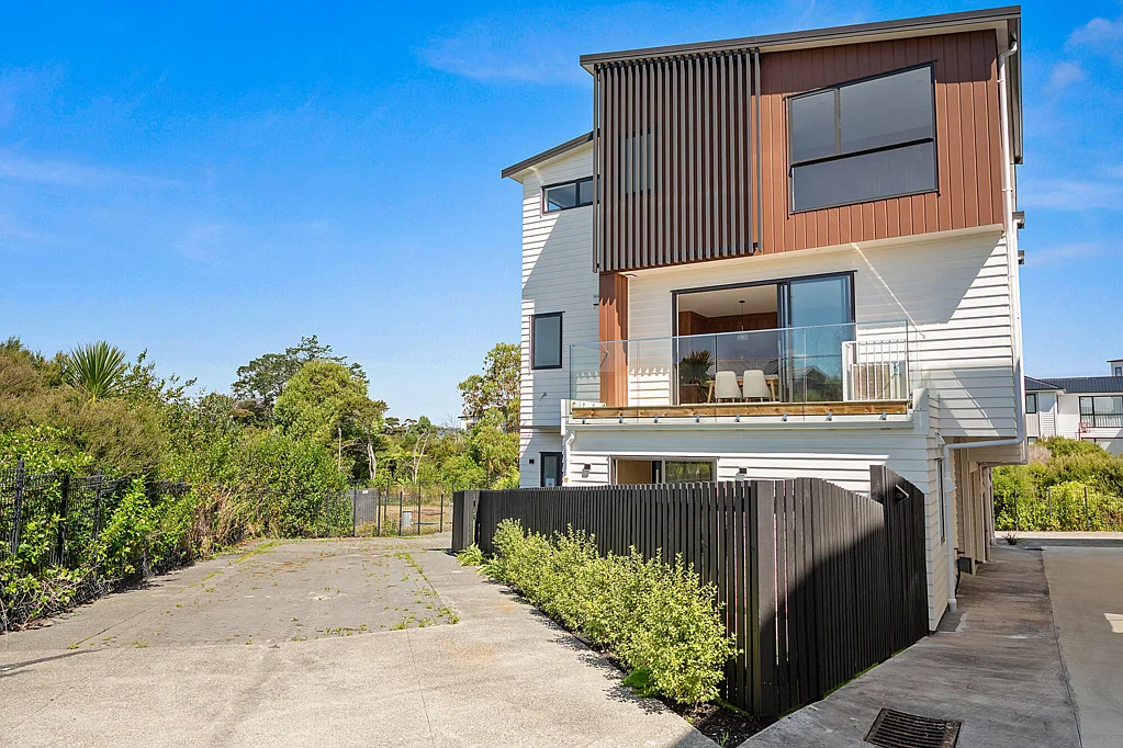 Hobsonville 3房  Space, Style, and a Location to Love