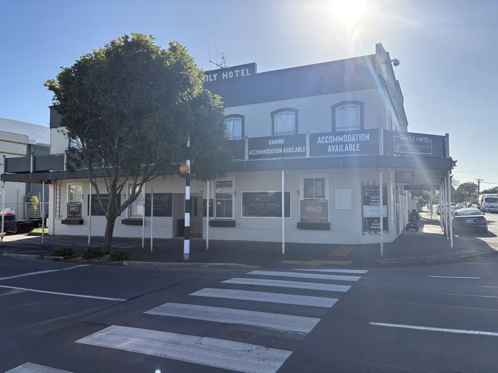 Otaki 8 Bedroom FAMILY HOTEL OTAKI - Iconic Pub with Accommodation