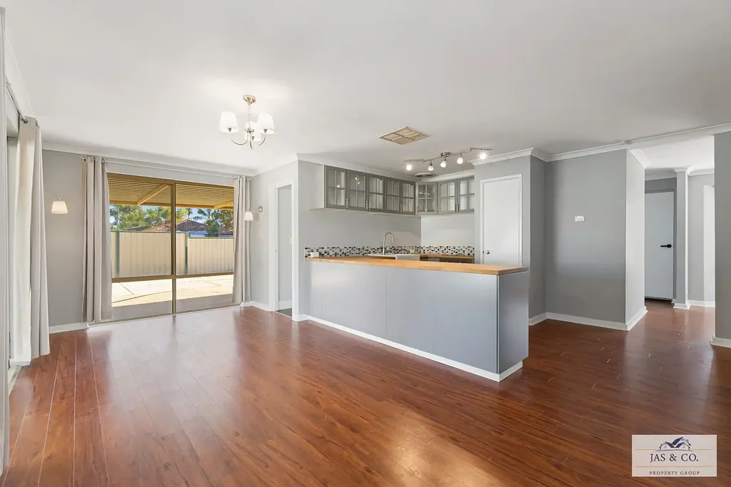 Middle Swan 4 Bedroom Spacious & Beautifully Updated 4x2 Family Home on a Generous 647sqm Block with Huge Backyard and Large Patio
