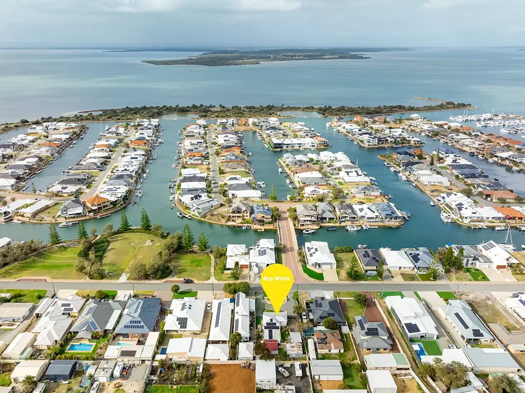 Wannanup 2chambre Renovate, Rebuild or Redevelop - The Choice Is Yours