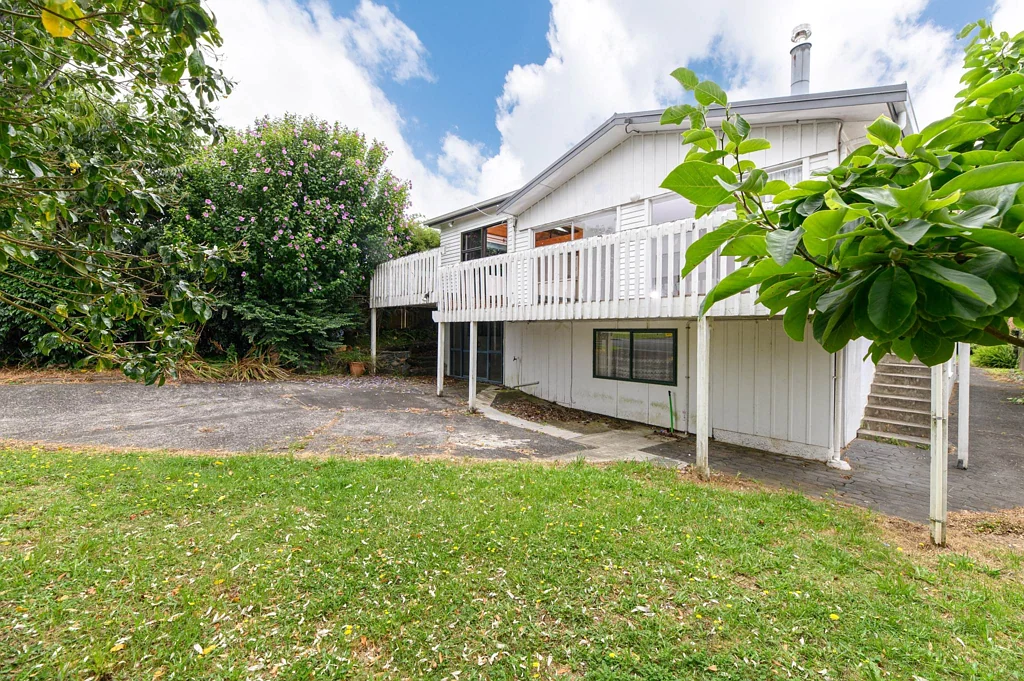 Charming 4 Bedroom Family Home with Office & R...