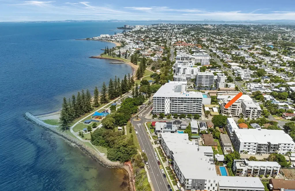 Spacious North-Facing Apartment – 250m to Scarborough Beach/Village