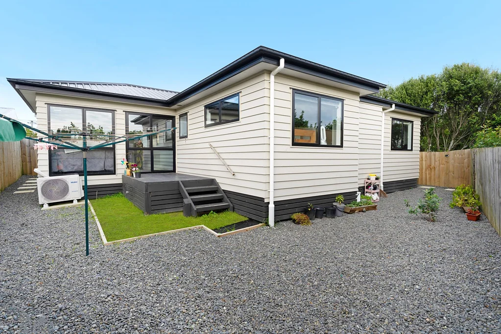 Otara 3બેડરૂમ ## Modern, Near-New Standalone Living!