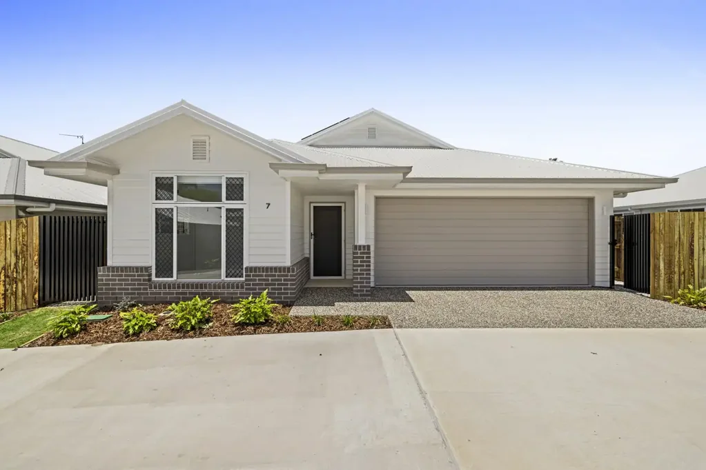 Glenvale 3房 全新单层住宅 私有地块 梦幻厨房 顶级电器 宽敞生活空间 主卧套房 步入式更衣室 私密庭院 安全防护屏 太阳能板 全管道空调 双车库 Highly Sought After - Brand New Designer Homes - $730,000 to $765,000