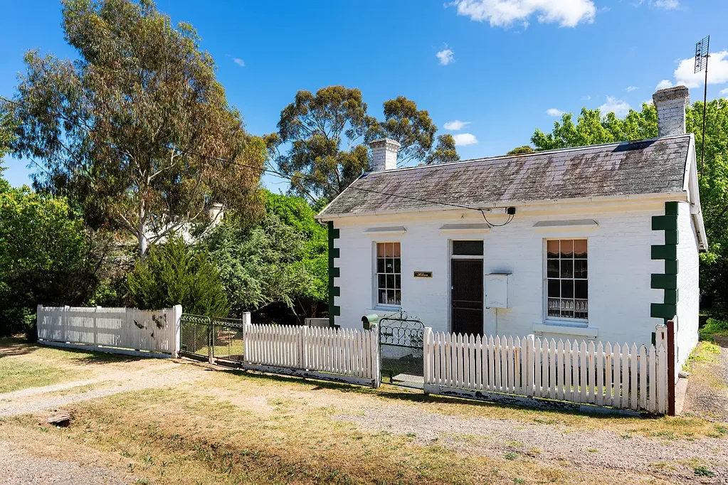 Castlemaine 2 Bedroom "Helena" c1861
