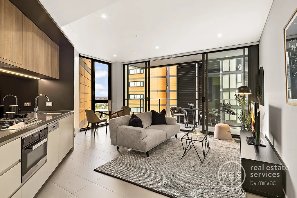 Modern 1 Bedroom Apartment with Stunning Views & car space