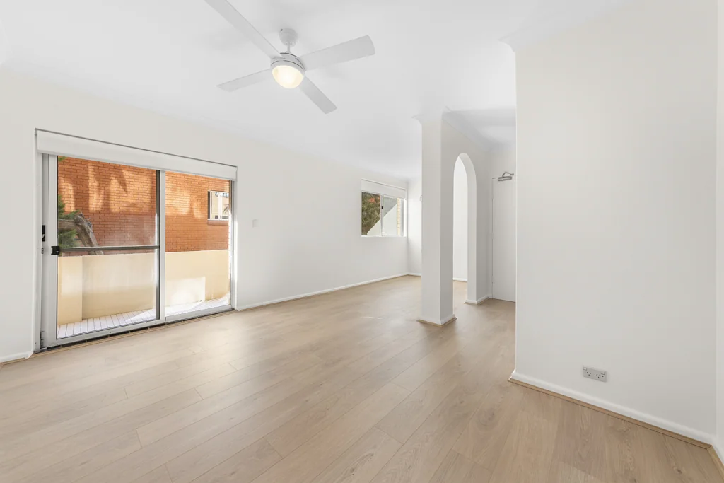 Updated north facing apartment a walk to the beach