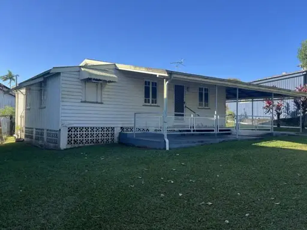 Goondi Hill 2 Bedroom COTTAGE AND SHED - GREAT LOCATION