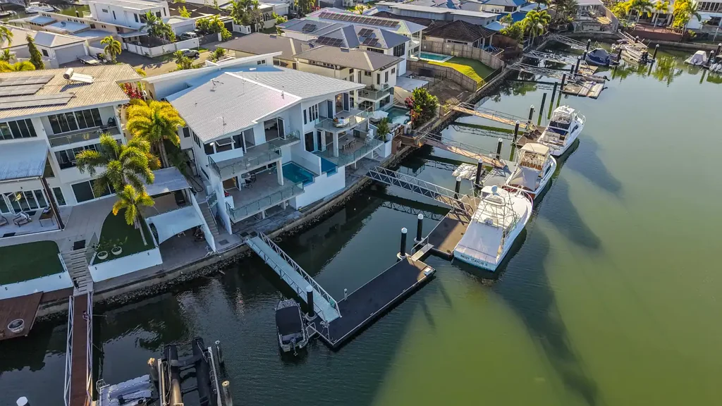 Luxury Waterfront | Immaculately Built