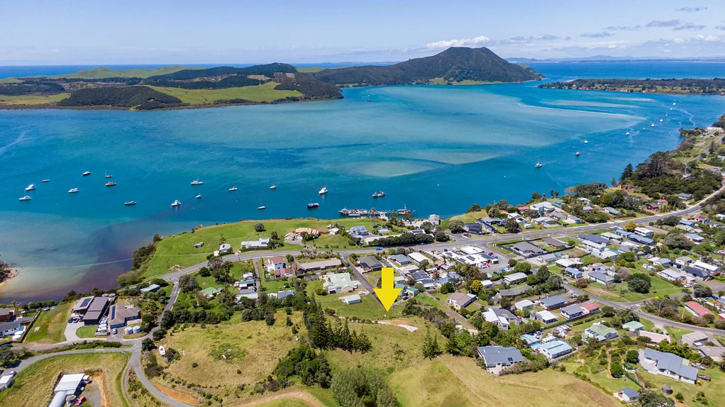 Pukenui  Looking for a view in Paradise?