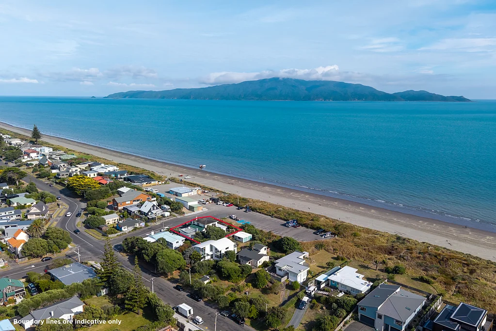 Waikanae 1房  Absolute Waterfront Living with Commercial Upside