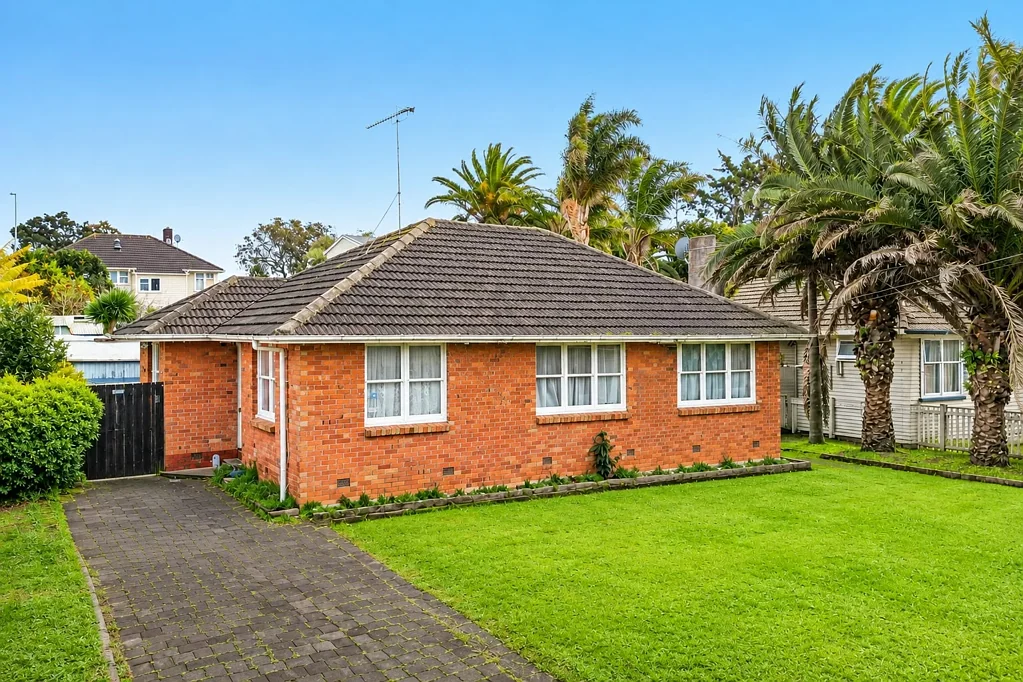 Clover Park 3 Bedroom Clear Instructions - This Property Must Be SOLD!