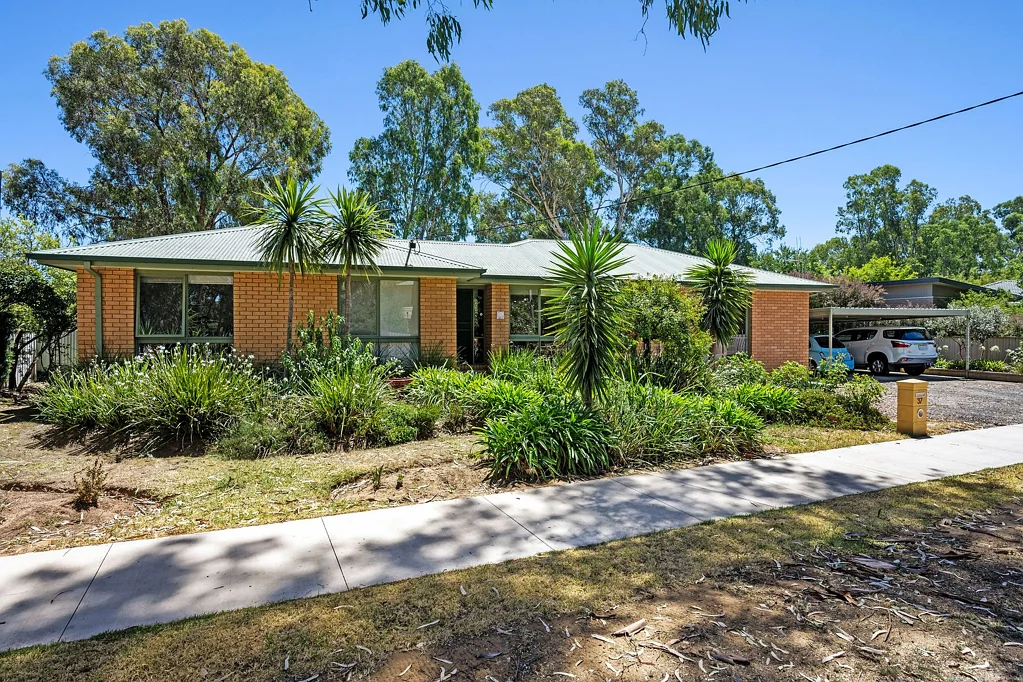 37 Sullivan Street, Ascot, VIC 3551