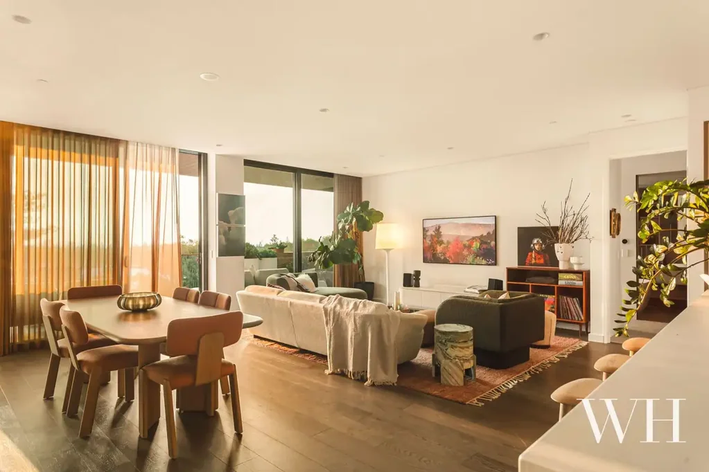 Claremont 3ห้องนอน Elevated Apartment Living - Light, Privacy & Ocean Outlook