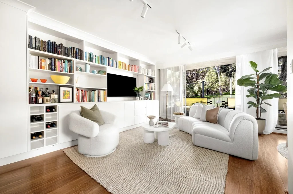 Stylish Parkside Apartment With Common Pool And Gardens