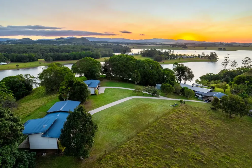 Barrine 7房  BREAMBER BY THE LAKE � Lakeside Luxury Meets Rural Lifestyle