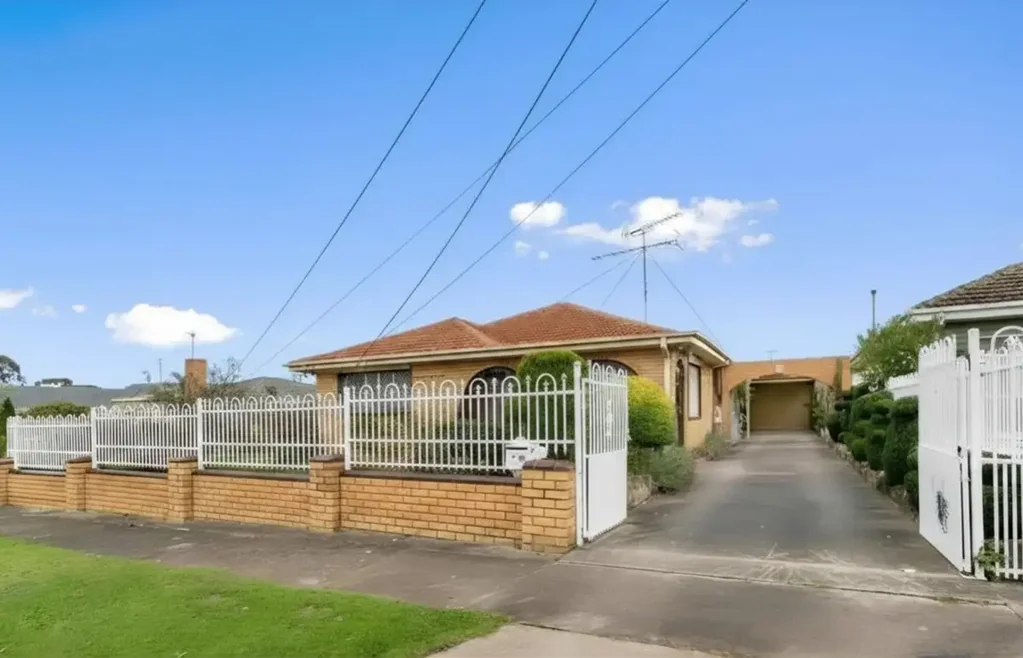 Morwell 4房  The Ultimate Investment - 17 & 17A Spry St  Morwell