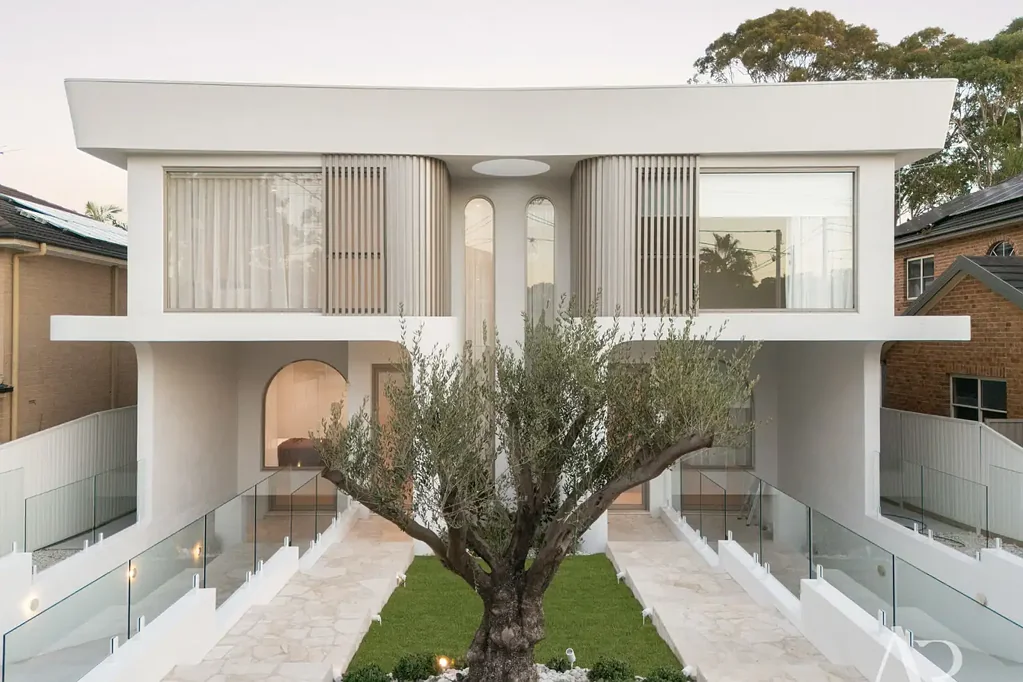 Panania 5chambre Architecturally Designed Brand-New Luxury Duplex with Basement, Pool & Cabana