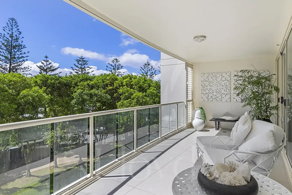 Main Beach 1房  Where City Interiors Meet Coastal Luxury at Liberty Pacific.
