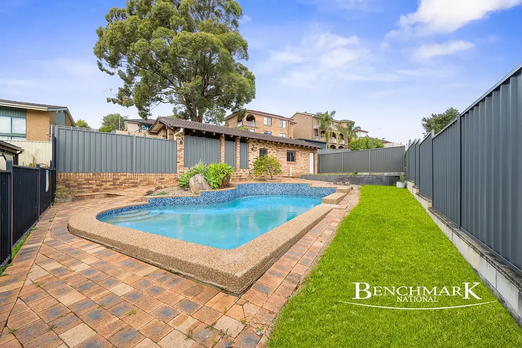 Great 4 bedroom home with guest retreat
