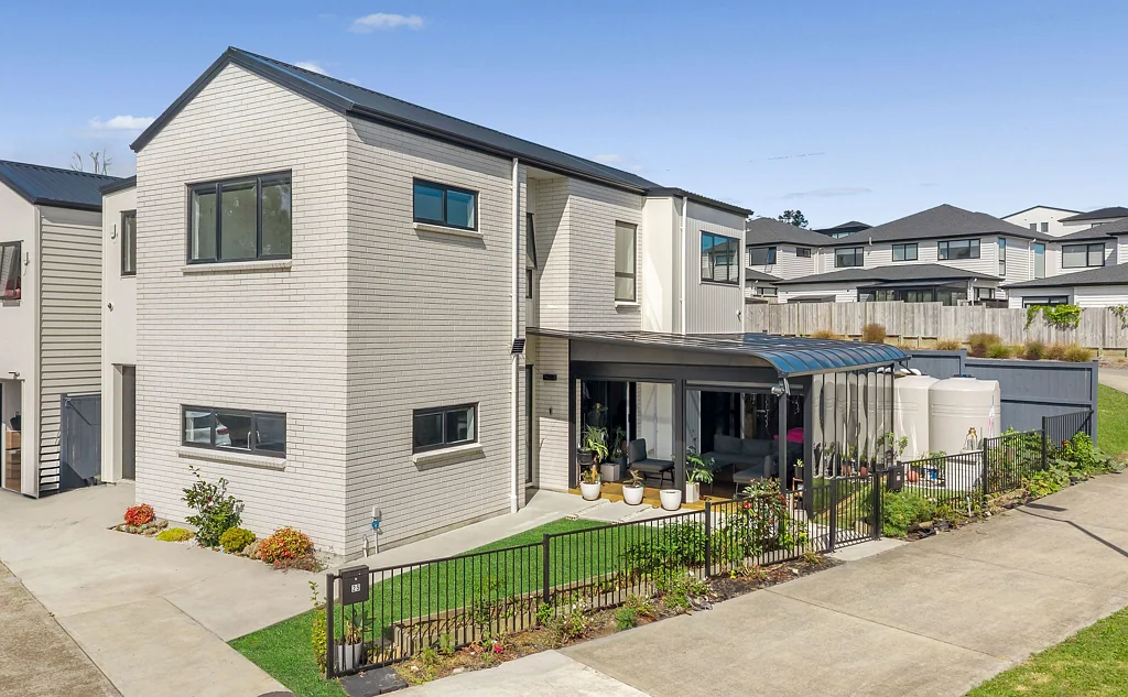 Flat Bush 5Zimmer SPACIOUS FAMILY LIVING IN A PRIME LOCATION
