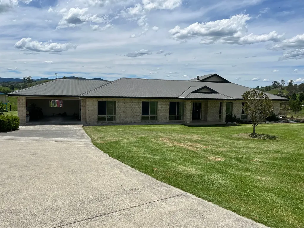 Large Family Home Available to Rent