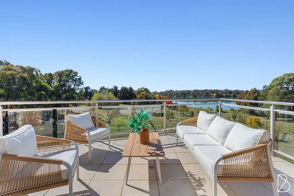 Belconnen 3غرفة نوم Prestige, Position & Panoramic Lake Views