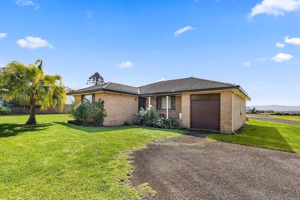 Albion Park 3ਬੈੱਡਰੂਮ Frontage 40.2 meters by 100.6 meter sides = 4,046sqm approx