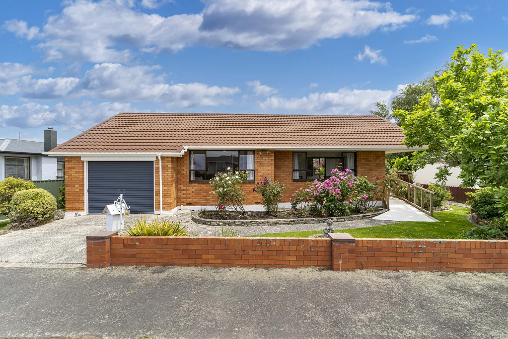 Mosgiel 2房  Charming Mosgiel Townhouse with beautiful gardens