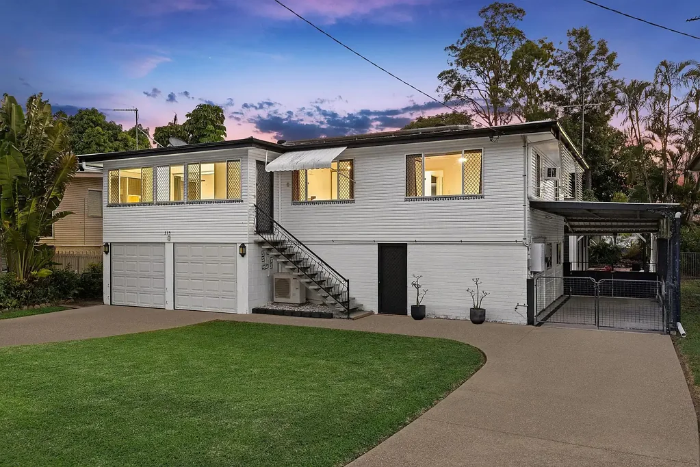 Frenchville 3침실 Room to Live, Entertain & Enjoy – The Ultimate Family Setting