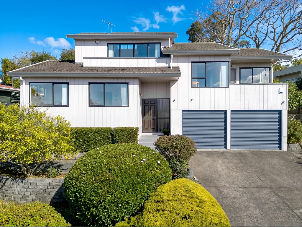 West Harbour 3Moenga Owners Downsizing After 26 Years