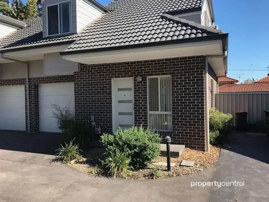 MODERN SPARKLING TWO BEDROOM TOWNHOUSE