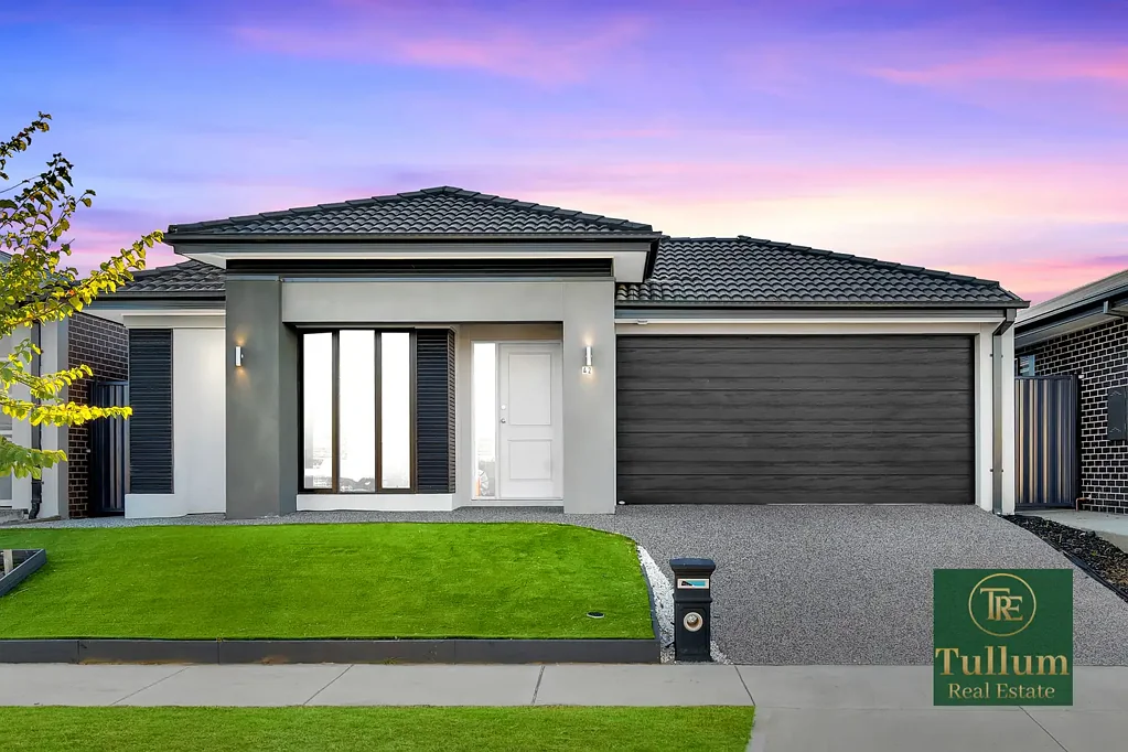 Clyde North 4房  Brand New House! Five Farms Estate!