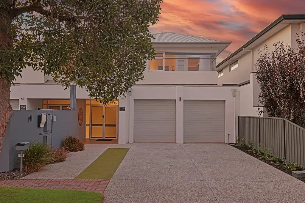 Henley Beach South 5chambre Coastal Luxury & Sophisticated Family Living in the Heart of Henley Beach South