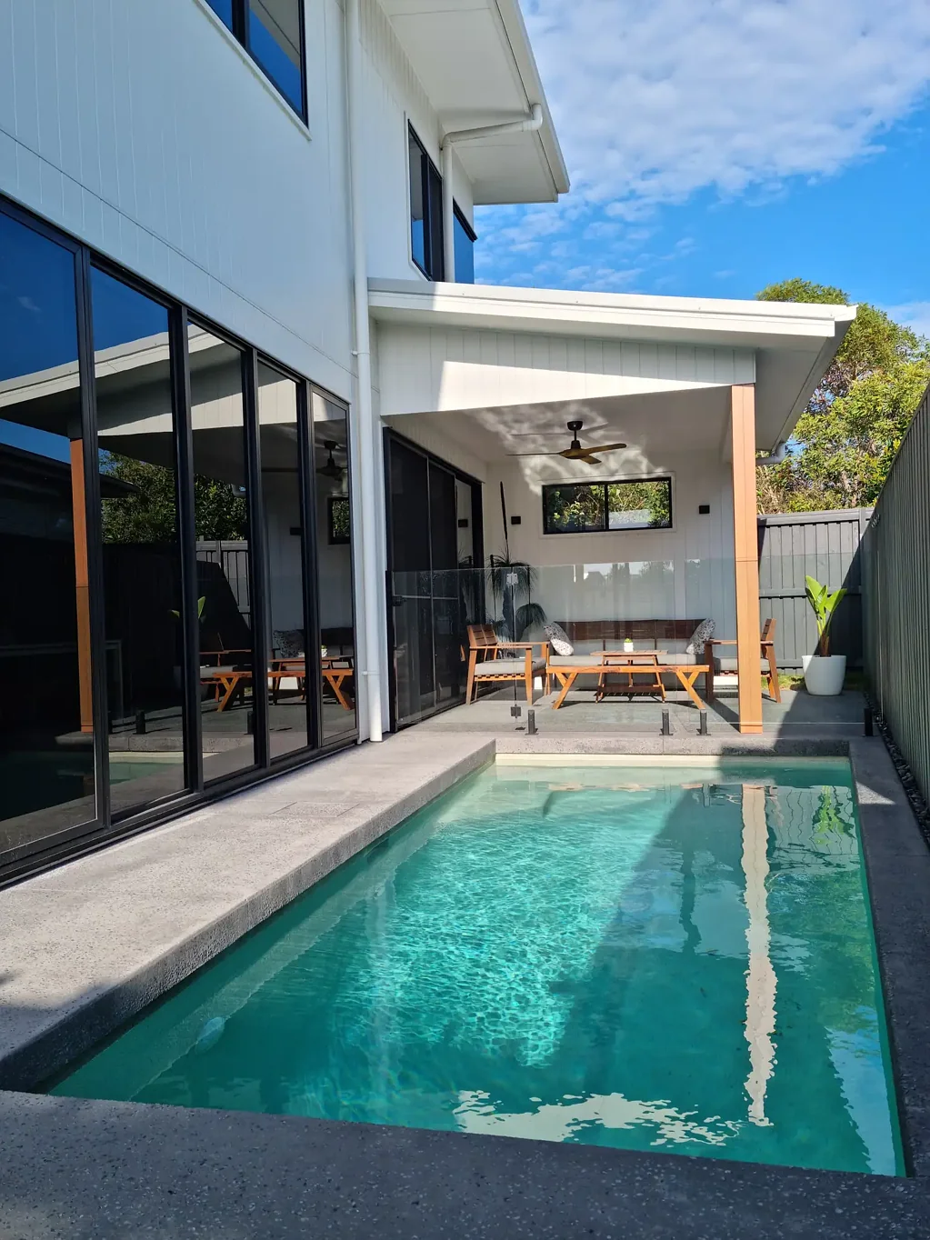 Bokarina 4 Bedroom Lake-View Family Home with Outdoor Oasis