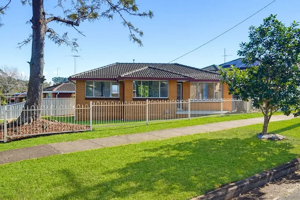 Well Presented Three-Bedroom House In Sought After Local