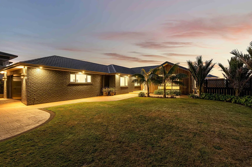 Fitzroy 4 Bedroom Fitzroy - Privacy, sea views & sunsets