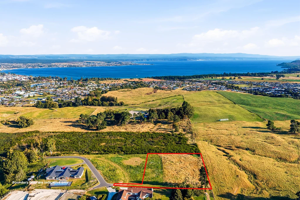Nukuhau The jewel of Walnut Lane – panoramic lake views
